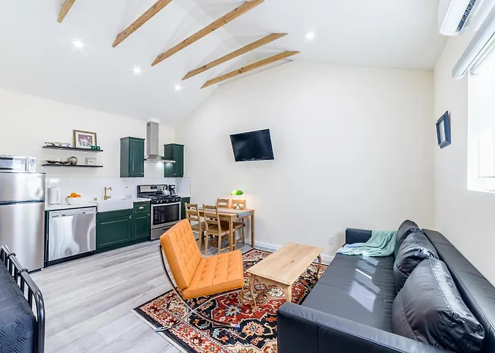 Private Stylish Studio, Near Csun, Fast Wi-Fi