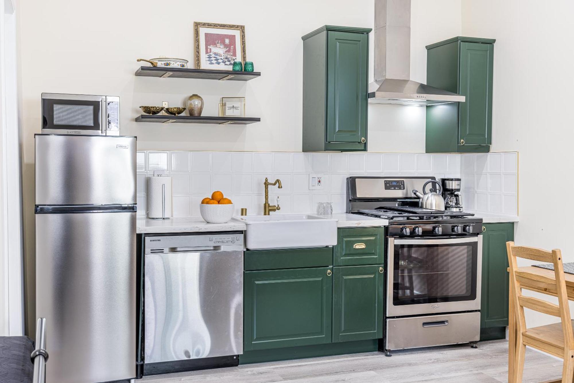 Private Stylish Studio, Near Csun, Fast Wi-fi Holiday home Los Angeles